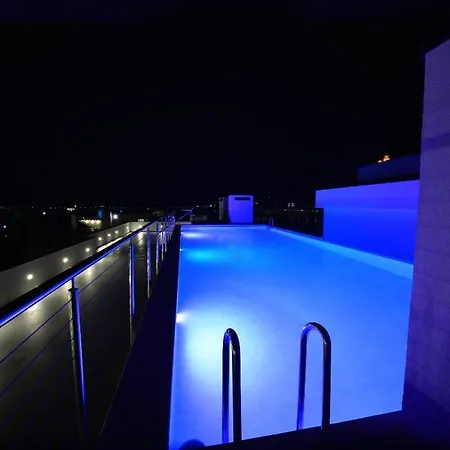 Pine 2 In The Center *