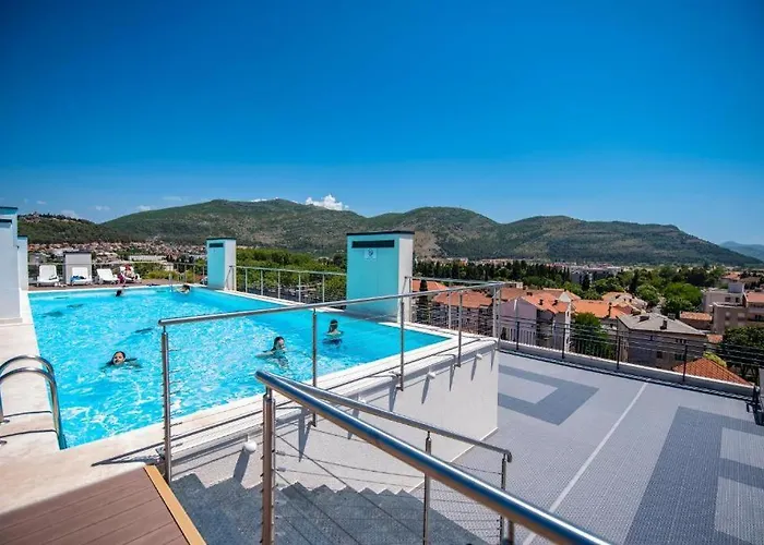 Pine 2 In The Center * تريبينيي