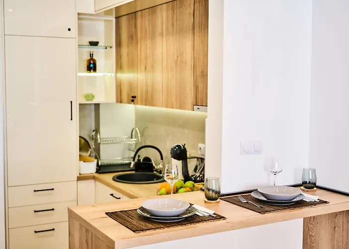 Pine 2 In The Center *