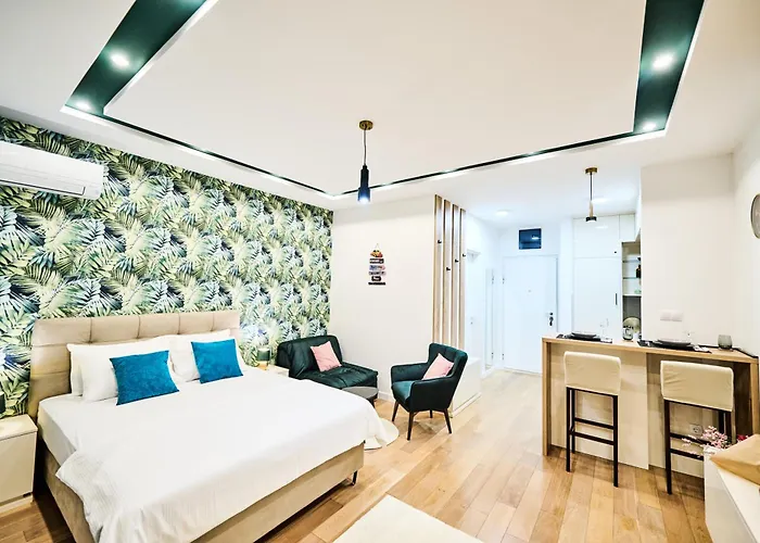 Pine 2 In The Center شقة